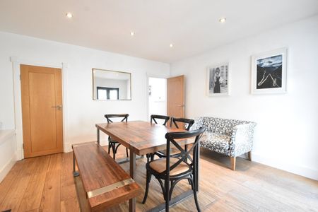 New Road, WEYBRIDGE, KT13 - Photo 2