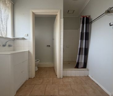 Spacious One-Bedroom Unit - Water Included - Photo 5