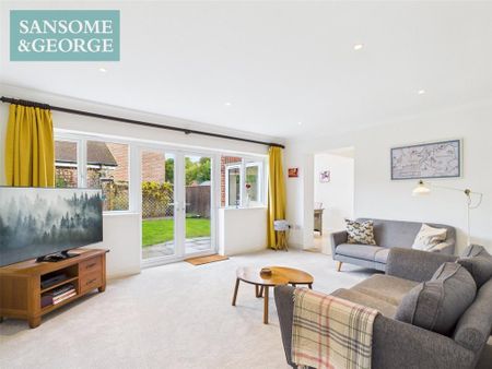 4 bedroom semi-detached house to rent - Photo 2