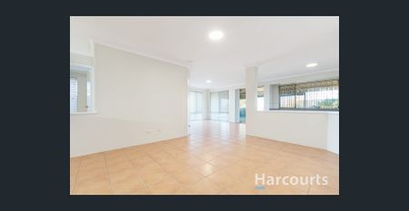 Huge living spaces! - Photo 4