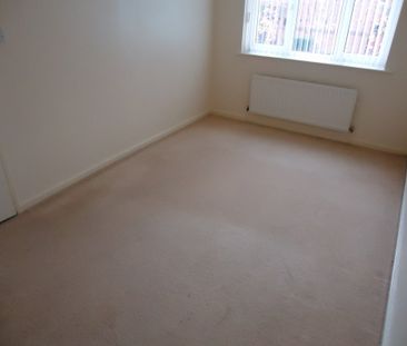 3 Bedroom Semi-Detached House - Photo 3