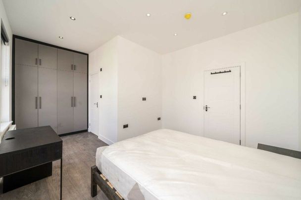 Killyon Terrace, Clapham, SW8 - Photo 1