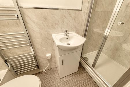 1 Beds - House share - - Photo 2