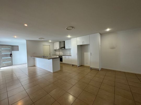 &ast;&ast;Charming 3-Bedroom Duplex in Moranbah &ast;&ast; - Photo 1