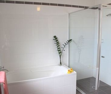Tastefully Appointed Large Townhouse - Photo 5