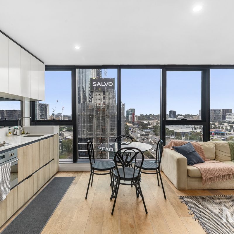 Fully furnished in Southbank's Heart - Photo 1
