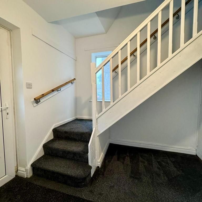 2 bedroom end of terrace house to rent - Photo 1