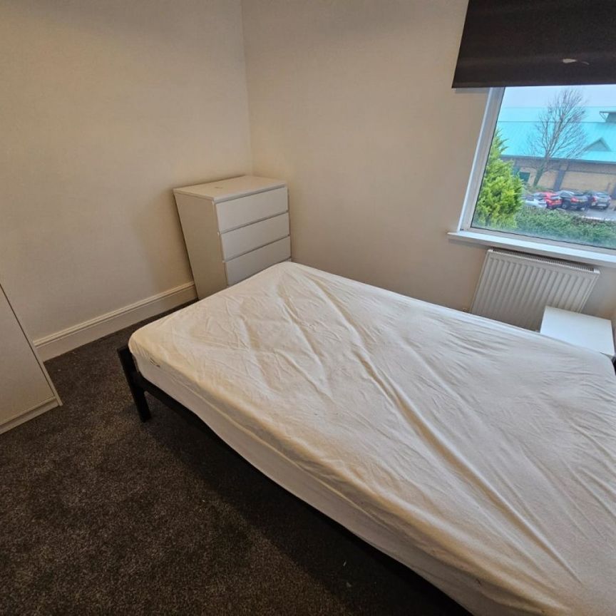 1 bed House Share - To Let - Photo 2