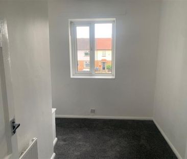 Shepton Drive, Manchester - Photo 3