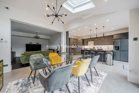 5 bedroom detached house to rent - Photo 3