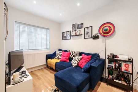 1 Bed Terraced House, Coliston Passage, SW18 - Photo 5