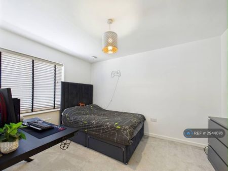5 bedroom detached house to rent - Photo 4