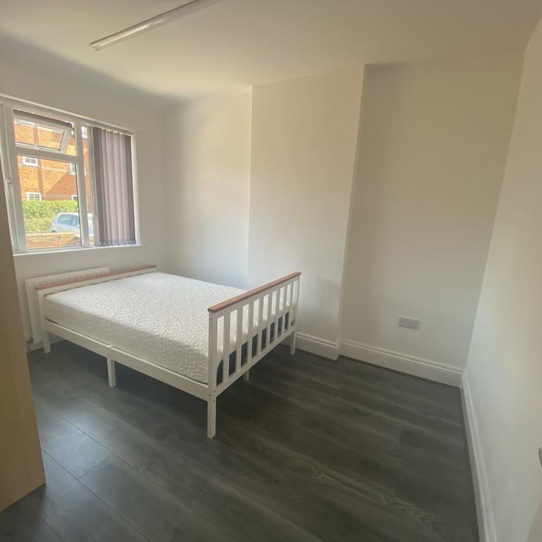4 bedroom semi-detached house to rent - Photo 1