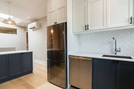 For Lease - 1216 Dundas Street Unit# 3, Toronto, Ontario - Photo 2