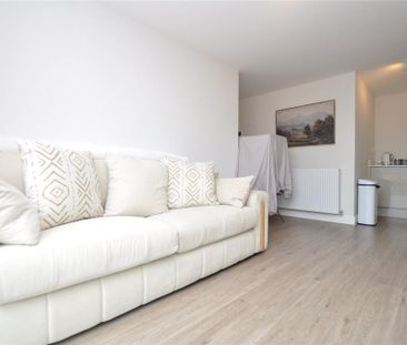 1 bedroom penthouse to rent - Photo 2