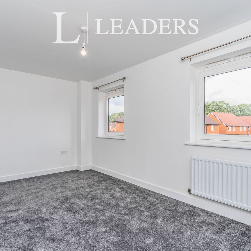 3 bedroom house to rent Whiteley Way, Curbridge, Southampton, SO30 - Photo 1