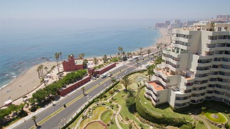Apartment in Benalmadena Costa, Costa del Sol - Photo 2