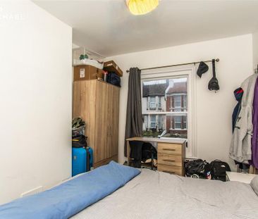 4 bedroom terraced house to rent - Photo 2