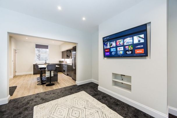 Cliff Mount, Woodhouse, Leeds - Photo 1