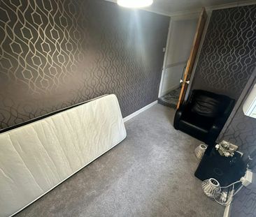 End of terrace house to rent on - Photo 1