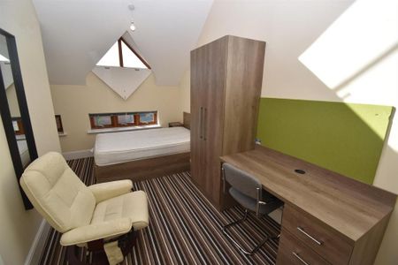 3 bedroom flat to rent - Photo 2