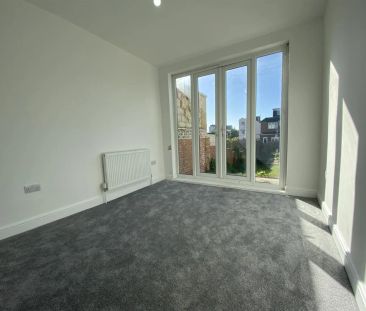 5 bed semi-detached house to rent in Wakemans Hill Avenue, London, NW9 - Photo 3