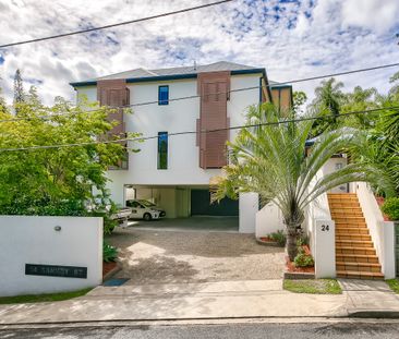 Relaxed Highgate Hill Living In A Quiet, Convenient Location. - Photo 6