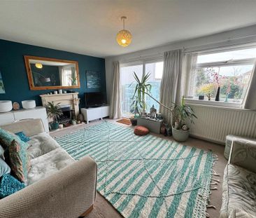 4 bedroom link detached house to rent - Photo 3