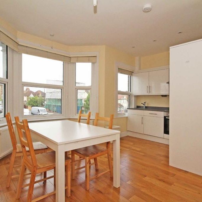 3 bedroom flat to rent - Photo 1