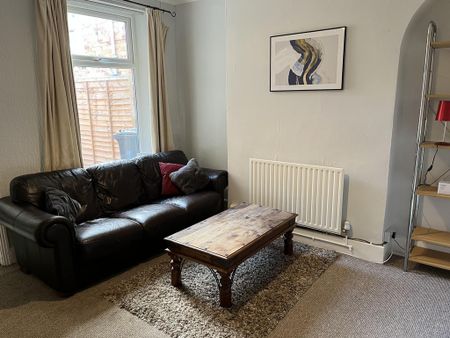 4 bedroom terraced house to rent - Photo 2
