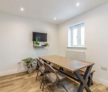 4 bedroom townhouse to rent - Photo 3