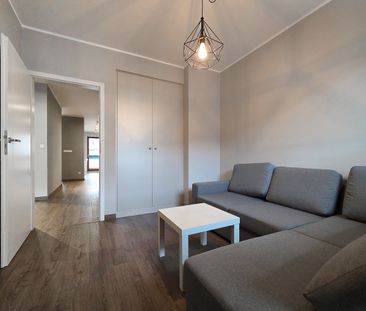 Salon z ceglaną ścianą apartament Maratońska Poznań - Фото 2