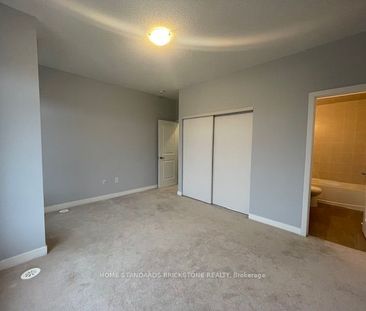 Townhouse For Lease | N8144772 - Photo 2