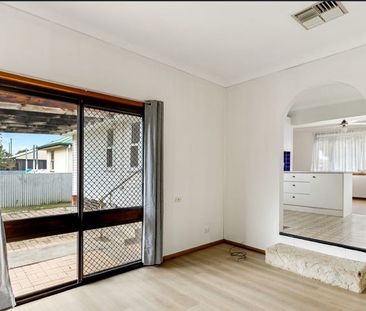 174 Wantigong Street, North Albury - Photo 1