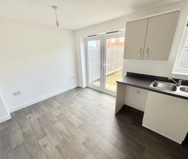 3 bedroom semi-detached house to rent - Photo 5