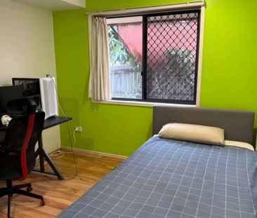 61 Teak Street, Rothwell - Photo 1