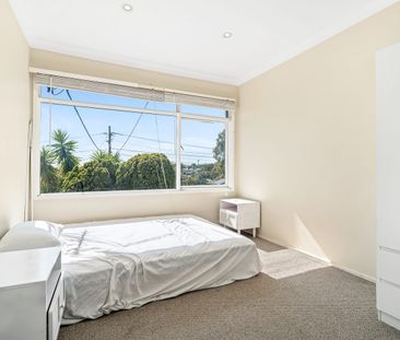 Family home minutes to local amenities - Photo 4