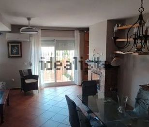 Alquiler de chalet adosado en Calle Margarita - Photo 3