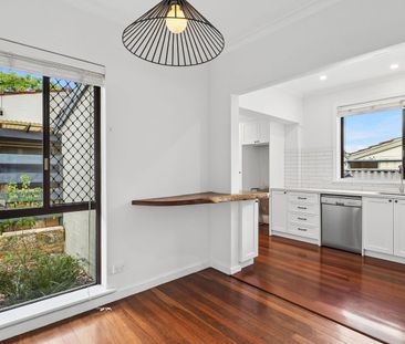 Courtyard Como Charm - Photo 6