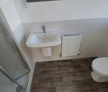 3 bedroom semi-detached house to rent - Photo 6