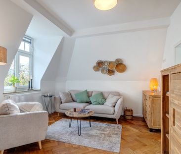 Fully furnished 2.5-room period apartment for rent - Photo 2