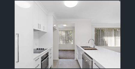 Spacious Family Home in Peaceful Birkdale Pocket - Photo 2