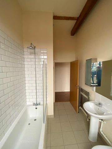 2 Bed Flat, Raleigh Square, NG7 - Photo 4