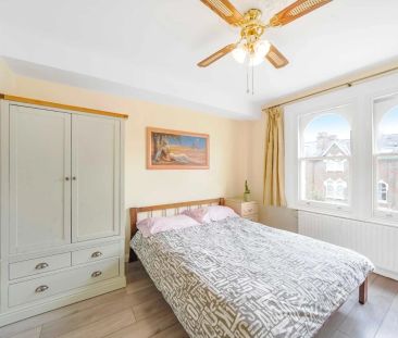 1 Bedroom Flat - Photo 2