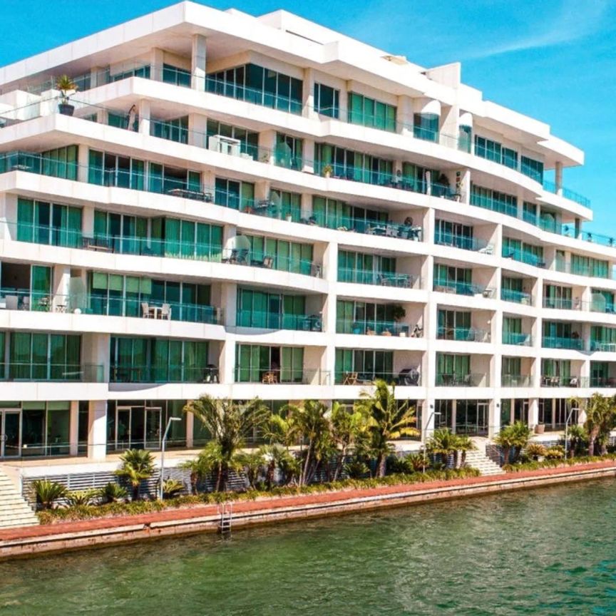 LUXURY 3-BEDROOM APARTMENT, WALKING DISTANCE TO WESTFIELD SHOPPING CENTRE WEST LAKES - Photo 1