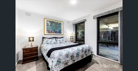 Private Garden Sanctuary With Family-Sized Living - Photo 3