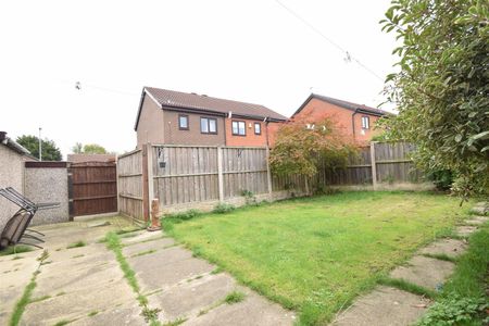 Fernleigh Court, Wakefield - Photo 4