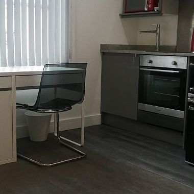 Cozy 2-Bedroom Flat on Vibrant Ecclesall Road - Photo 1