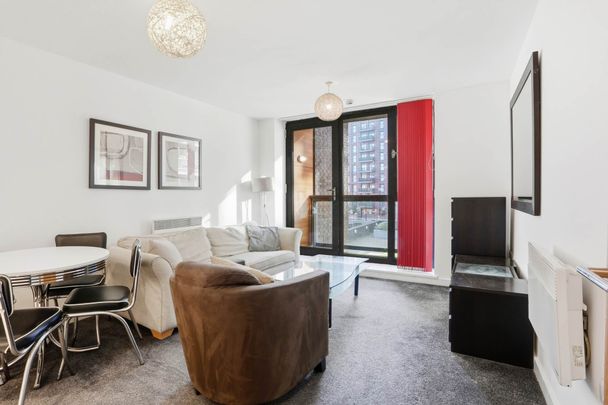 Price £1,700 pcm - Available 29/11/2025 - Furnished - Photo 1