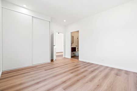 Immaculate Family Home - Freshly Renovated In Prime Location with Water Views - Photo 4